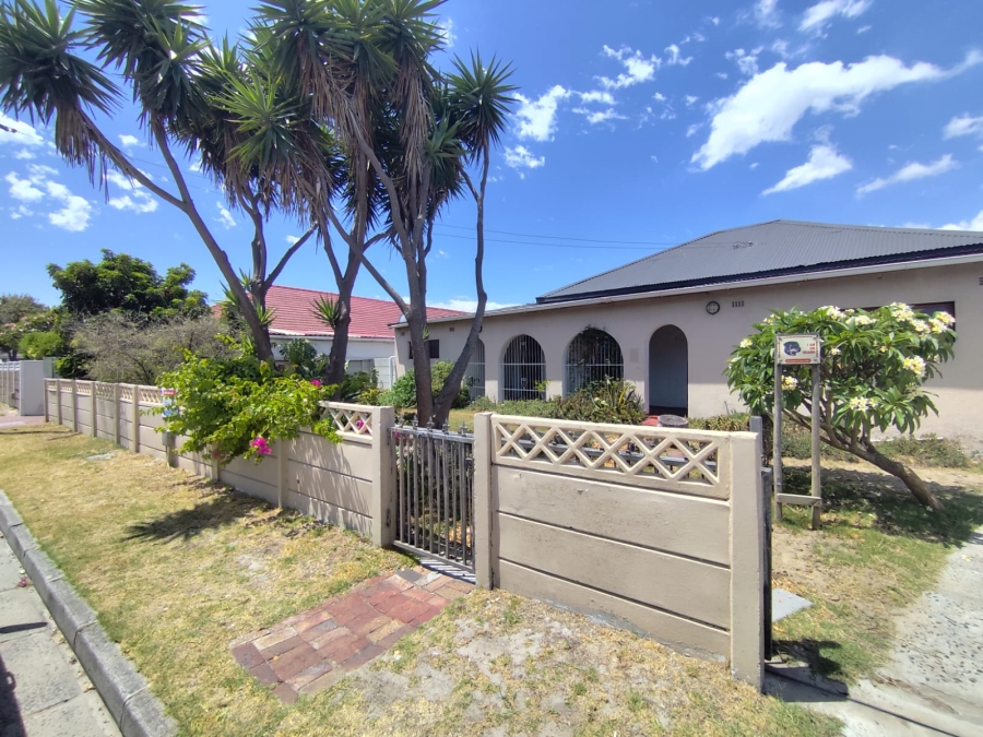 5 Bedroom Property for Sale in Athlone Western Cape